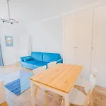 Cozy 1-Bedroom Flat Next To The City Center