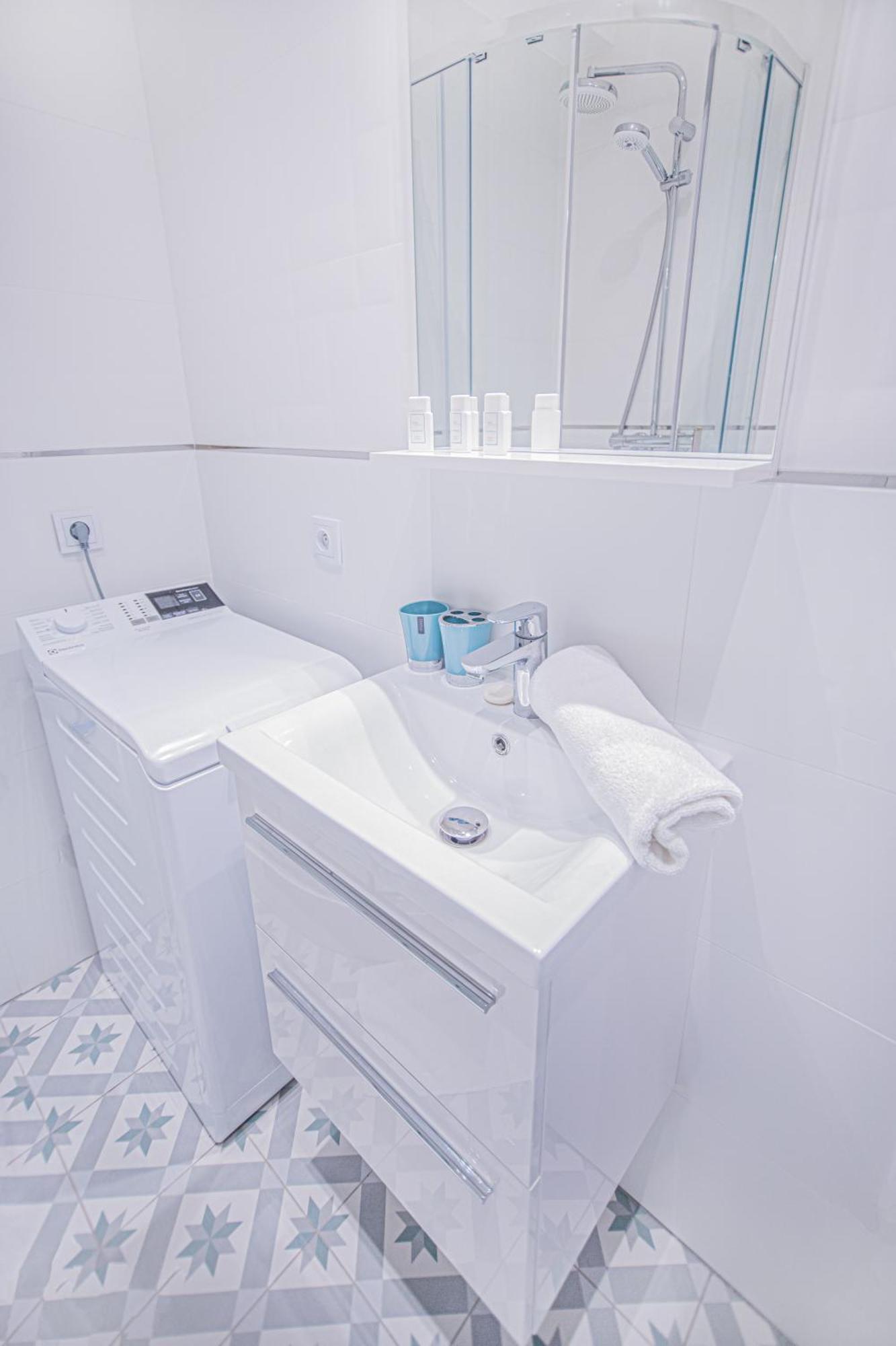 Cozy 1-bedroom Flat Next To The Center Warszawa